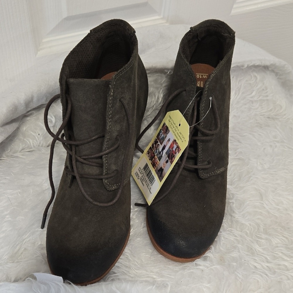 TOMS Desert Wedge Dark Olive Green Suede Lace Up Ankle Boots Womens 10‎ NWT